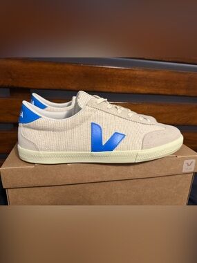 VEJA Men’s Sneakers Cream/White & Blue Size 11 Brand New in Box 100% Authentic